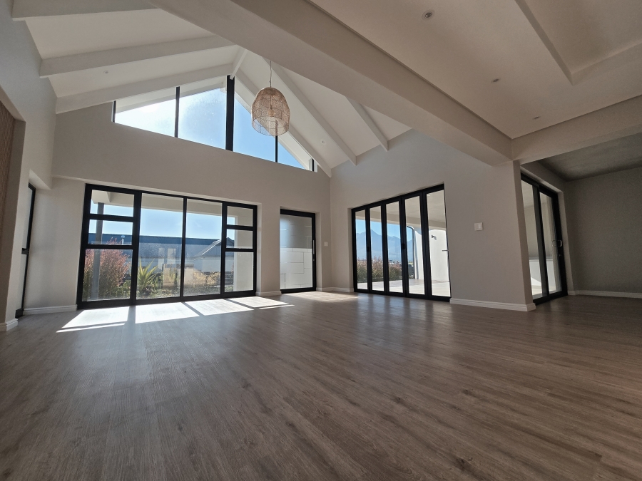 4 Bedroom Property for Sale in Kingswood Golf Estate Western Cape